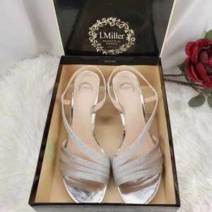 Beautiful Shimmery Silver Heels NIB